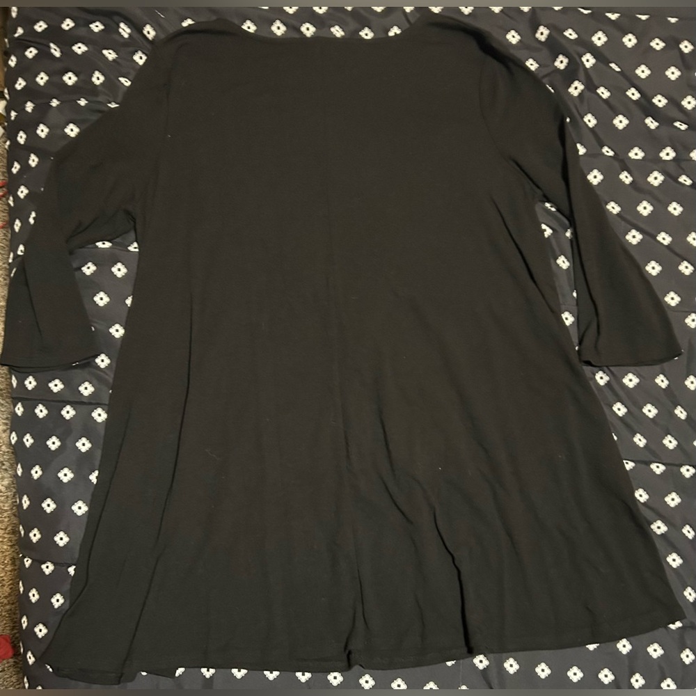 Zenana Premium 3/4 sleeve black top-size 1x(short) - Picture 4 of 8